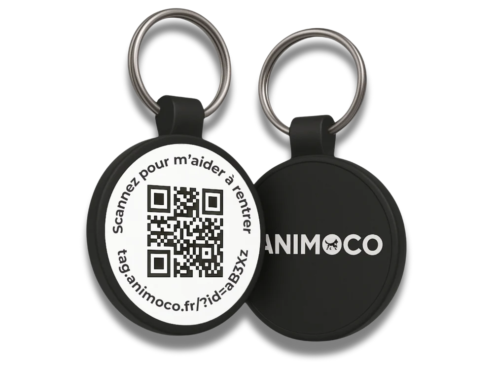 Médaille connectée Animoco noire présentée recto et verso, avec QR code gravé